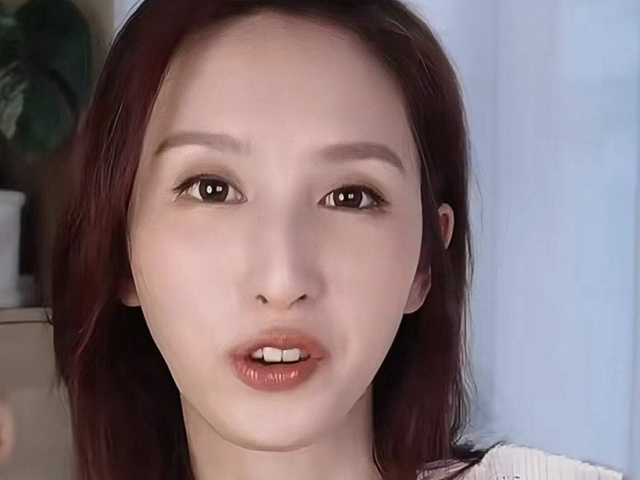 她曾是体操女神，退役后与大51岁的干爹谈恋爱，如今收获新的人生