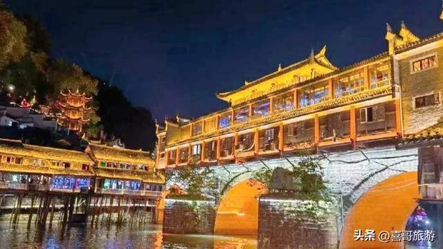 栖凤南华，俯瞰古城：探秘湘西凤凰文化之源