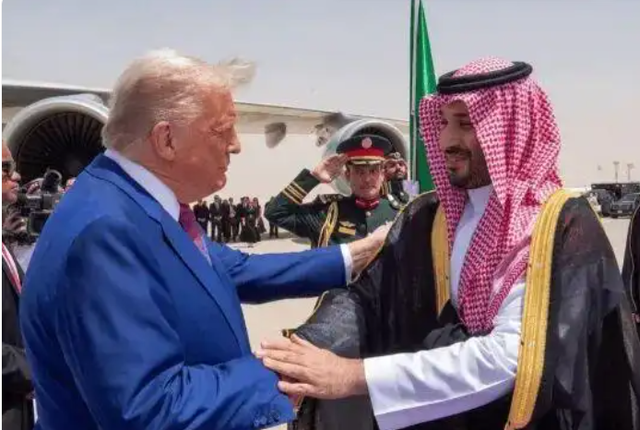 突然不“管”世界了？美国放弃全球霸权，狠心收缩死磕自家后院！