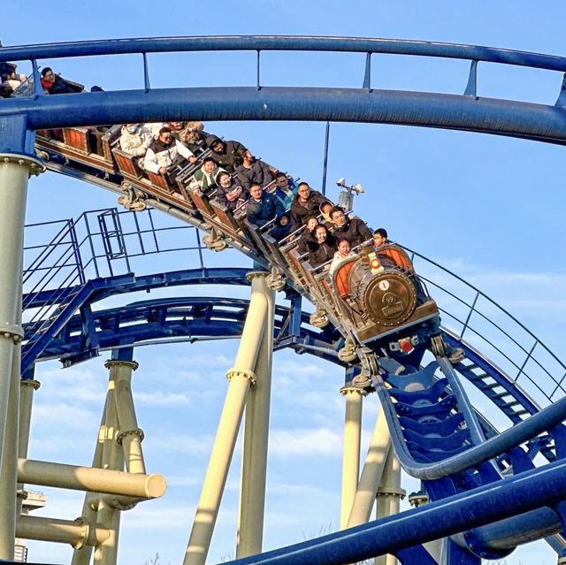 石景山游乐园冰雪音乐狂欢!零点陪你同迎2026