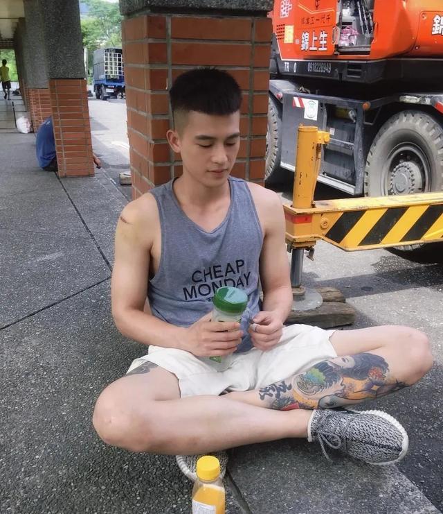 身上8处纹身还演农民？央视《生万物》闭眼选角，张艺谋真说对了