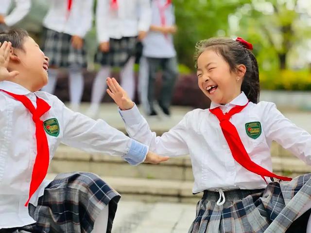 教育部扔下重磅炸弹：2026年开始，全国一律不准再买校外商业试卷