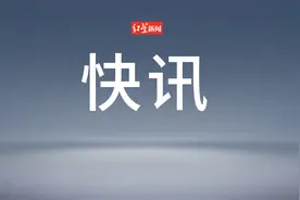 突发！美海军一架电子战飞机坠毁图片