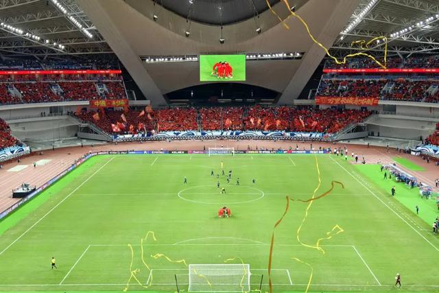 厦门这家新开业的万怡，泳池堪比W！就在五缘湾对面，海景绝了