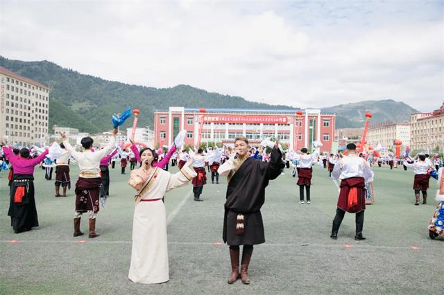 迭部县第十届腊子口红色文化旅游艺术周系列活动拉开帷幕