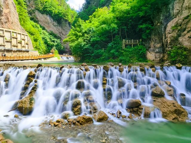 别再去热门景点了！这10个清静小城，人少景美消费低，值得一去