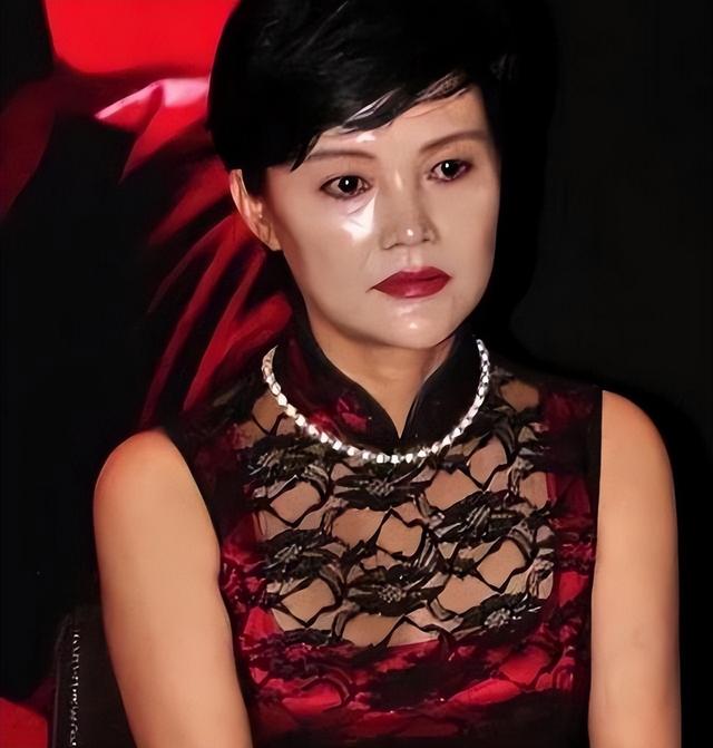 她11岁被导演看中，与名导同居多年被抛弃	，如今复出却无人问津