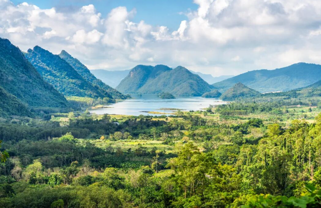 海南封关后不挤了！环岛解锁隐秘奇景，市井美食藏着真滋味