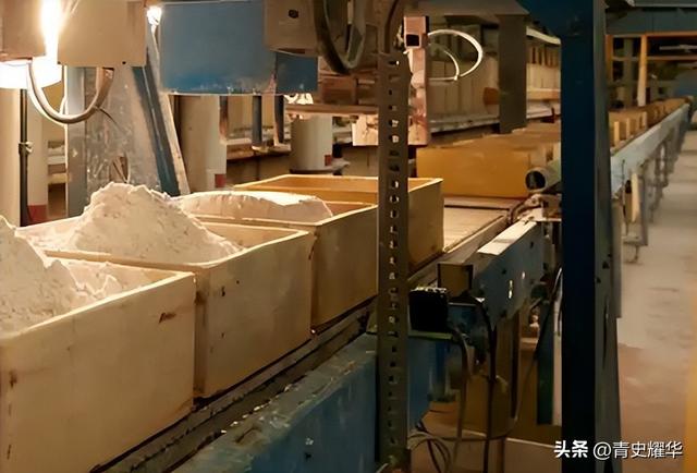 刚拿下稀土大单，特朗普又要开第二枪，全球收到通告，中国被做局