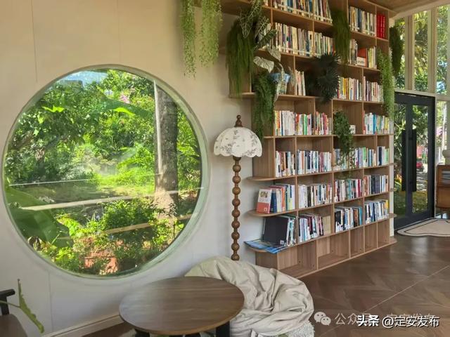 海南省图书馆“书香海岛”全民阅读点在定安香村书屋揭牌