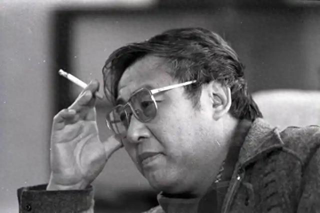 他只活了42岁	，一生妻离子散，兄弟反目，却被数亿人奉为精神导师