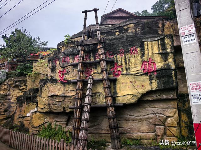 在四川巴盐西运的“盐运第一滩”，我是流着口水逛完这个古镇的