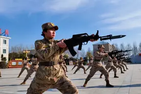 飒！女兵刺杀操训练血性十足图片