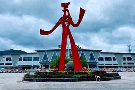 沿江通道湖北段2条铁路并行，3市5县脚踩两只船，3地成功并站图片