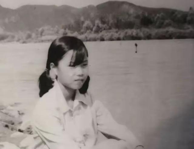 32岁东北富婆,嫁20岁俄罗斯小伙,生下女儿一个月后丈夫因病去世