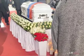 战地记者安娜·普罗科菲耶娃以军人礼仪安葬图片