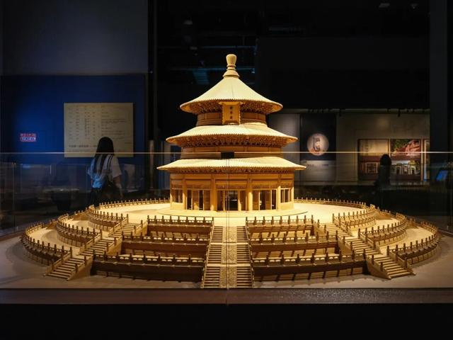今年国庆，为什么是这座城拿了爽文剧本？