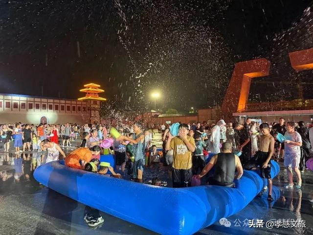电音+泼水节+美食,云梦的夏夜嗨爆啦!