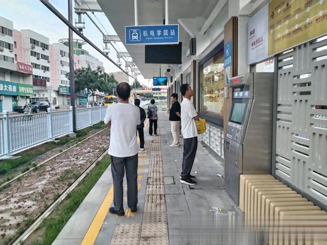 天水有轨电车：风景与惠民完美融合
