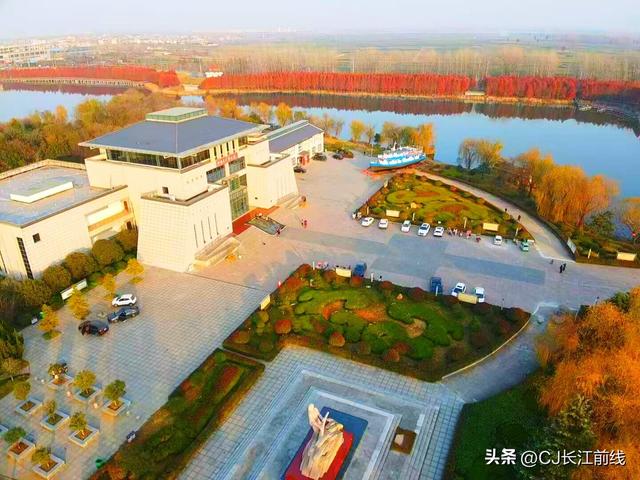 余晖照在金灿灿的淮河博物馆特有韵味