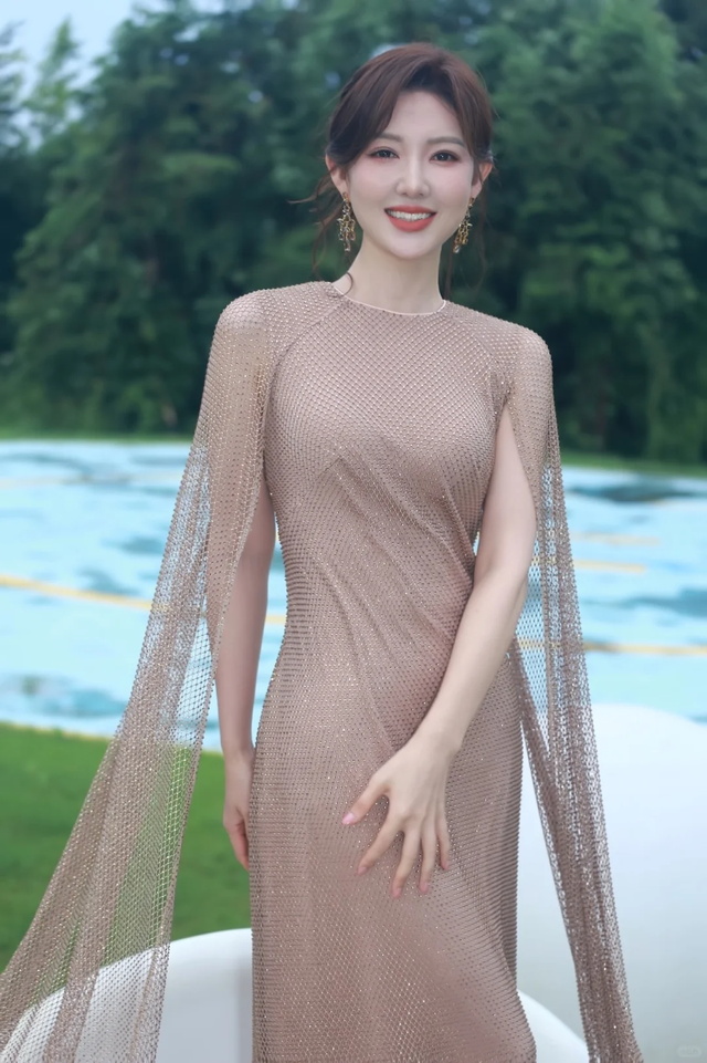这样的央视主持人,也太美了吧!