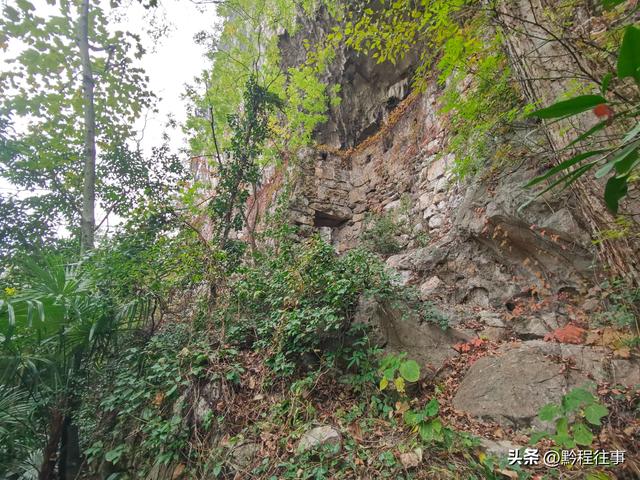 寻找一个最为艰难的躲匪洞，我难到达，土匪也难以到达