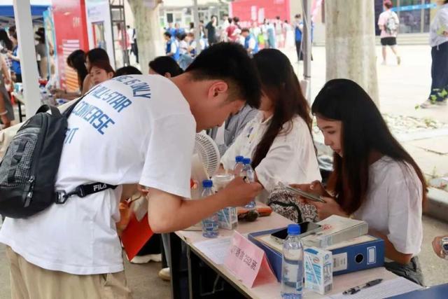 山海连城，暖心迎新！金普打卡点浪漫出圈