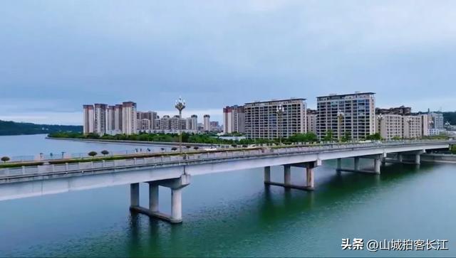 四川失落的传奇城市，以前和成都地位相当，为何如今沦为了普通县
