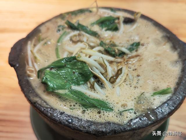 邯郸学步桥上学走路，吃碗石磨米粉压压惊