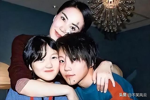 李亚鹏离婚48小时后，王菲担心的事还是发生了，李嫣也被无辜连累