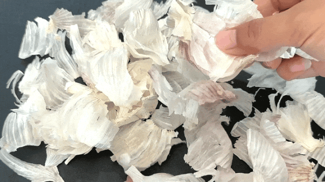 扔大蒜皮就是扔钱	，这个用途拿钱买都难，看完立马学