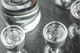 保利拍卖飞天茅台起拍价1792元/瓶，流拍率较去年大幅降低图片