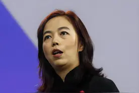 美国华裔女院士基于阿里云模型，复刻DeepSeek-R1图片