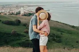 “三路不顺，婚姻必迟”：儿女找不到对象时，要逼他多走这三条路图片