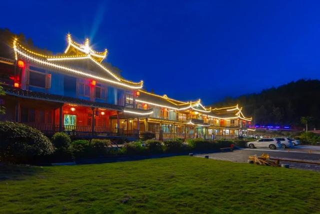 “云上花瑶”到底多好玩？！追雾漫山、清泉嬉水、篝火狂欢…从晨露一直清凉到星光！