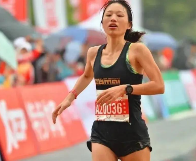 白岩松也没想到	，辞退传闻半个月后，医院披露最快女护士离职内情