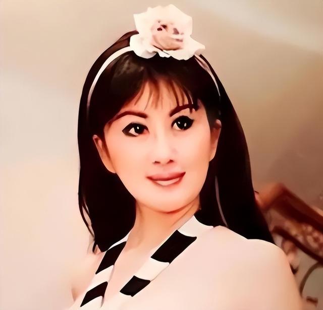 她是中国第一美妇，坐牢、离婚、拍三级片，还因太美被克林顿接见