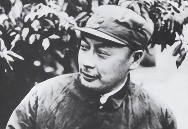 1955年，蒋介石拿着十大元帅名单，对宋美龄说道：这个人太厉害了
