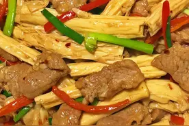 腐竹绝绝子的解馋吃法，搭配猪肉炒一炒，益气补虚，大人小孩爱吃图片