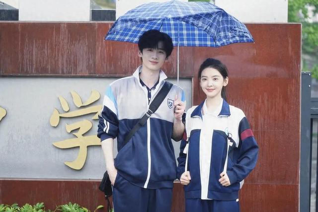 《折月亮》七夕官宣，林一搭卢昱晓，赵露思《偷偷藏不住》又火了