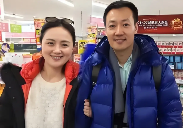 离过年仅1个月	，52岁辛柏青高调传出喜讯，朱媛媛终于可以放心了