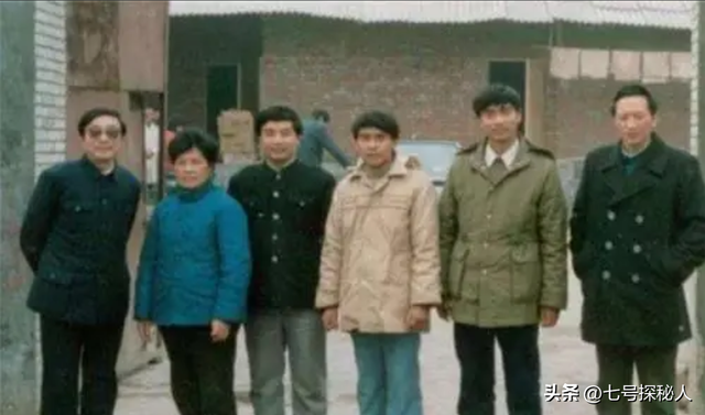 生了4个儿子，因太穷送走两个，谁知四个儿子最后都成了亿万富翁