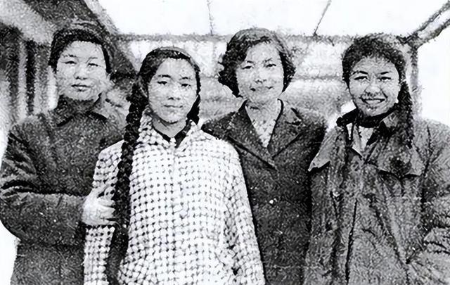 毛主席的警卫员，在57岁时娶了主席的小女儿，他们如今过得怎样？