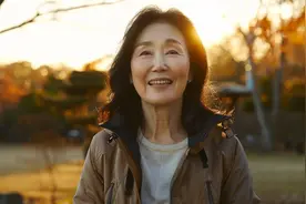 一女子每天早上坚持骑行，一年后去体检，医生夸赞：身体真好图片