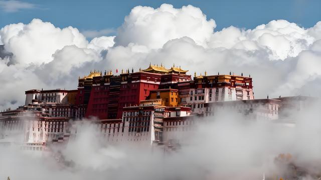 金风裁云绘穹庐，秋色蘸露染圣城 —— 雪域高原上的鎏金诗卷