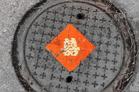 为何结婚时要在井盖上压红纸？习俗背后的讲究！图片