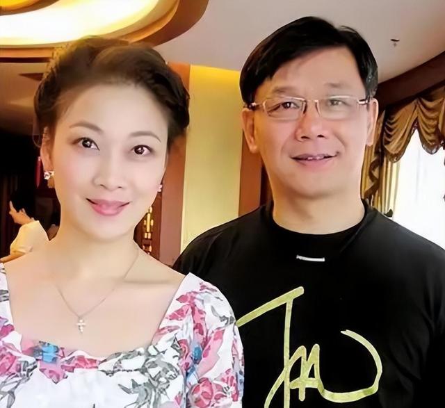 56岁广州美女蒋文端仍美貌出众，现在还当了领导，已嫁富商生女