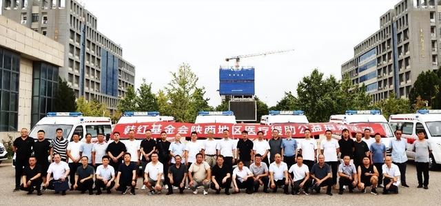 贪污上亿、假慈善？被实名举报的韩红，如今连坐椅子都成了“错”