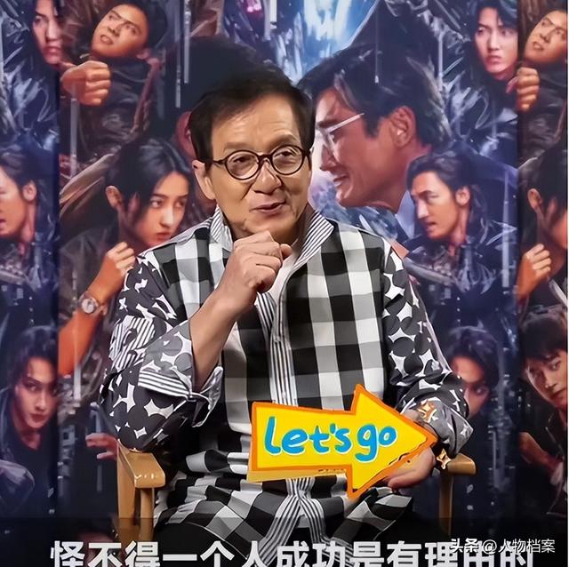 张子枫丝巾裹胸，曝浑身伤痕胸前、手臂都有，才懂成龙话的含金量