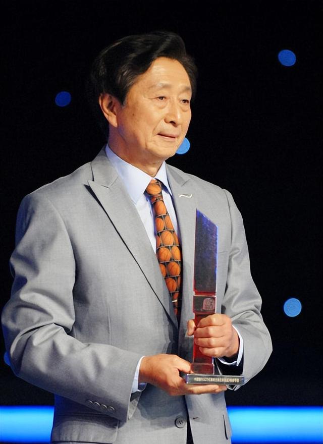 86岁宋世雄现状：定居北京老到认不出，托举儿女成才却都不在身边